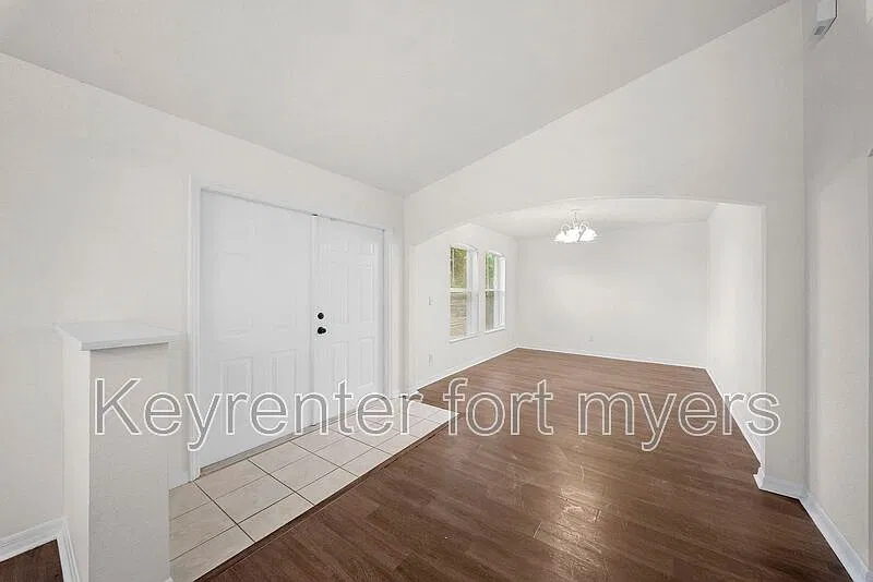3 bed, 2.0 bath, 2007 sqft, $1,900 — Photo 4