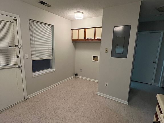 3rd image of 800 Greenwood Dr