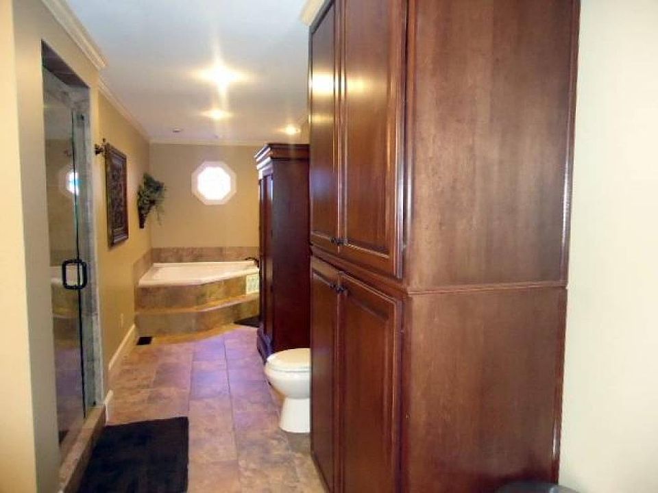 1st image of 3427 Woodhaven Dr