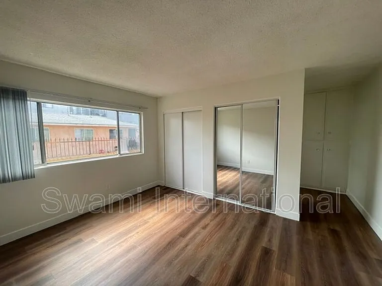 633 E 97th St #1 — Photo 10