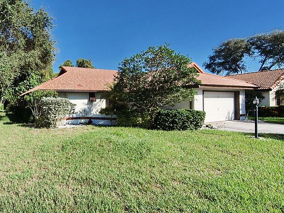 2nd image of 284 Laurel Hollow Dr #36