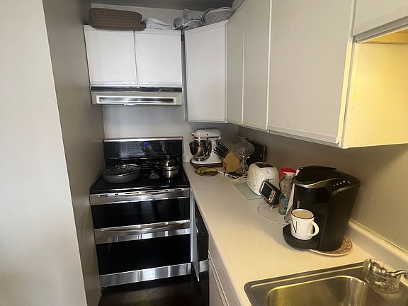 2nd image of 1660 N Lasalle St APT 3710