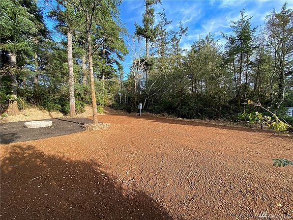 2nd image of 714 Wakina Loop SE