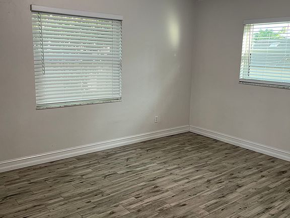 4th image of 1132 Marine St