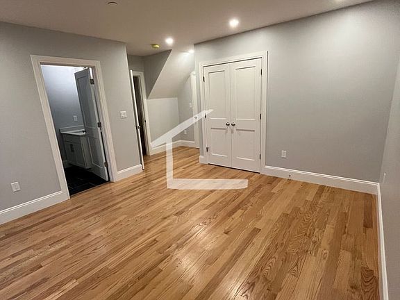 5th image of 31 Shepard St #1