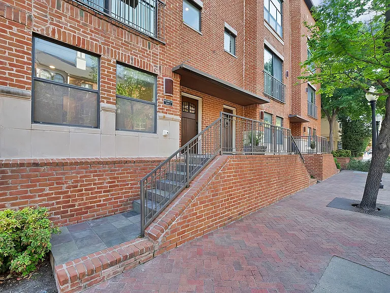 2420 Hugo St #3 — Photo 2