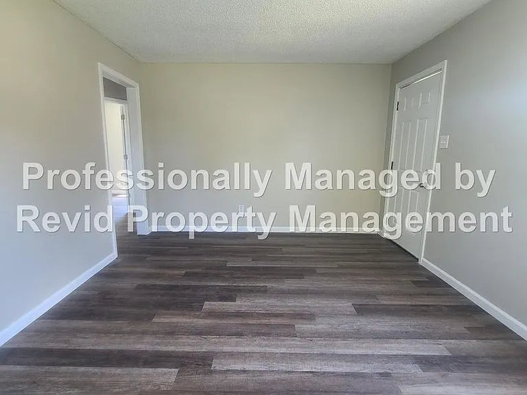 1882 E Person Ave — Photo 11