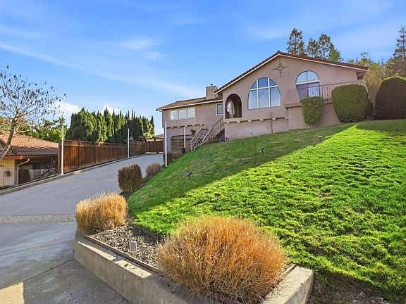 3rd image of 1610 Calabrese Way