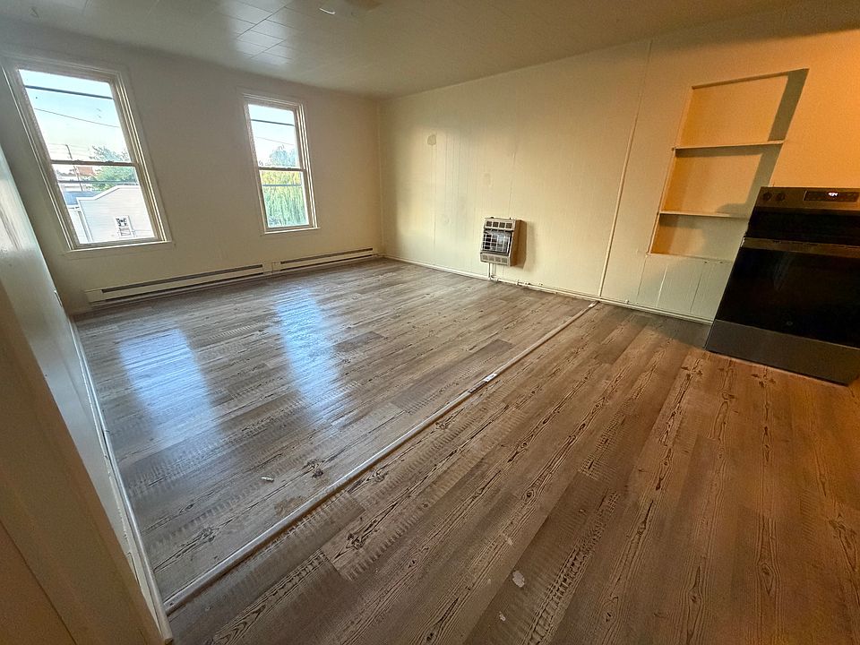 1st image of 304 E Main St #2