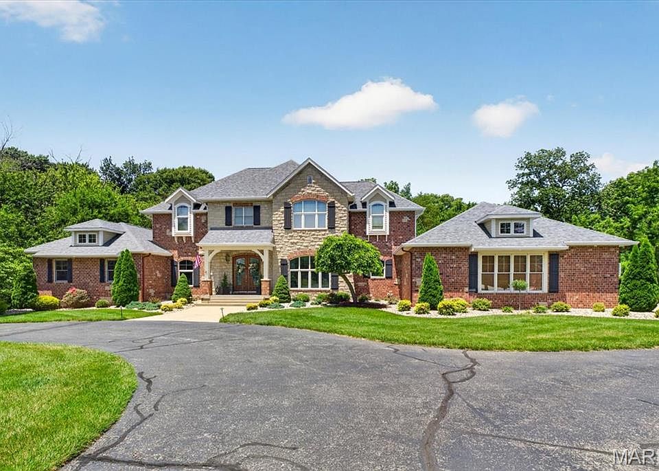 1st image of 804 Saint Nicholas Dr