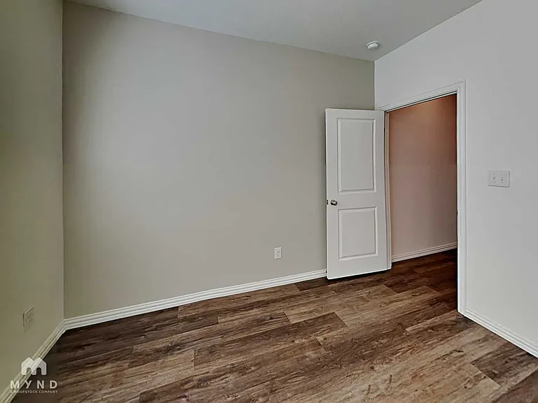3265 Karen St — Photo 17