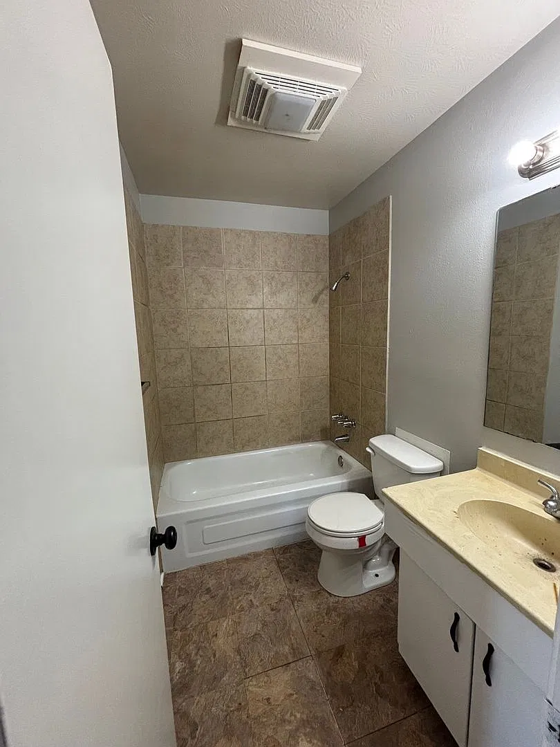 Summer Grove Duplex — Photo 4
