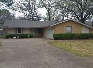 2206 Royal Oaks Dr, Irving, TX 75060