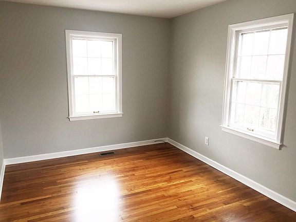 4th image of 2316 Eastway Dr