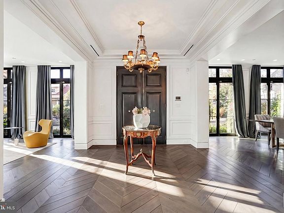 5th image of 2709 36th St NW