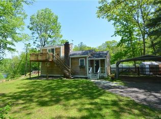 15 Sunny Heights Rd, Moodus, CT 06469