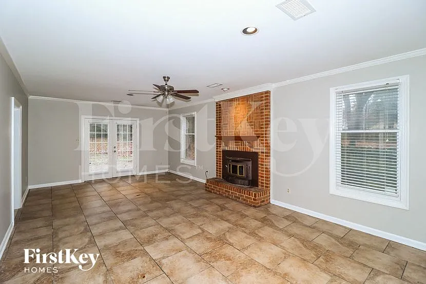 4 bed, 3.5 bath, 2765 sqft, $2,485 — Photo 3