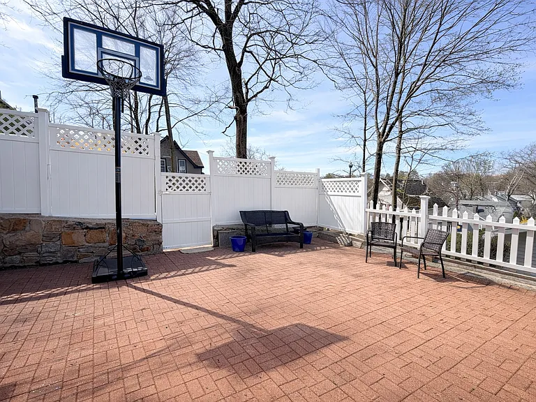 183 Forest St — Photo 17