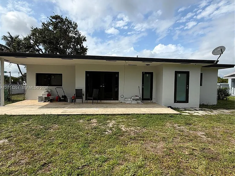 1410 NW 199th St — Photo 13