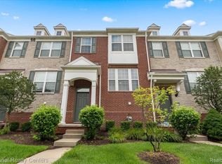 44511 Ellery Ln, Novi, MI 48377