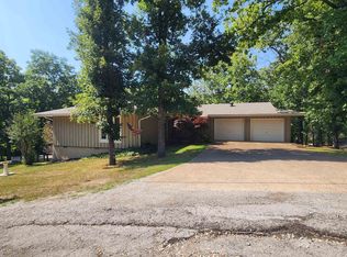 86 Cherokee Rd, Cherokee Village, AR 72529