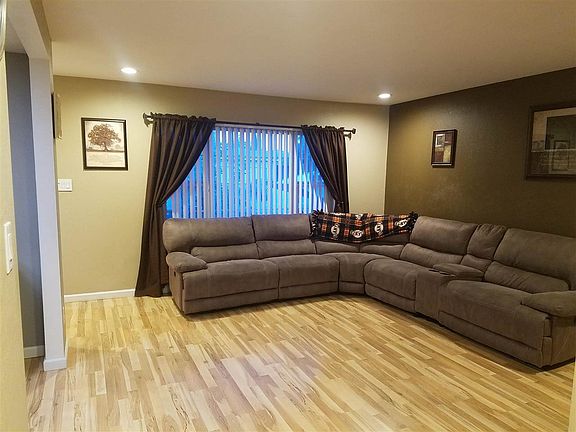 3rd image of 1700 Tulip Dr