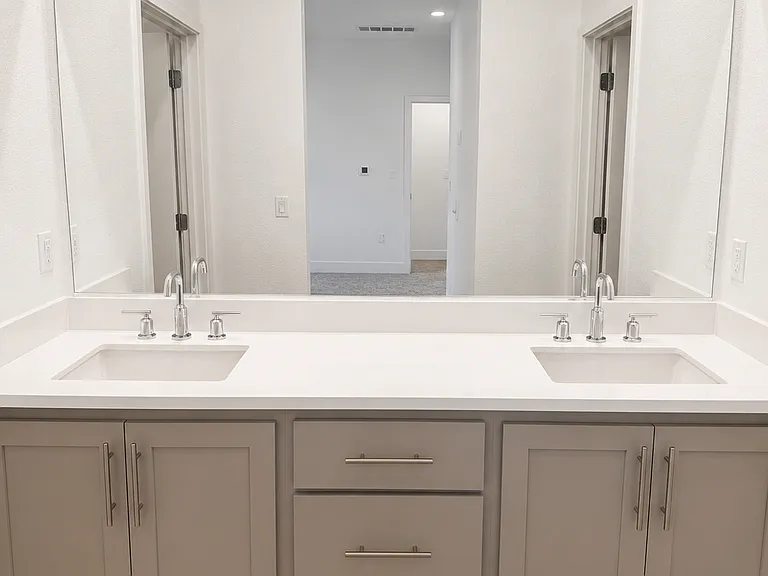 Master Bedroom Bathroom