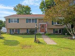 1 Tucker Ln, Lincoln, RI 02865
