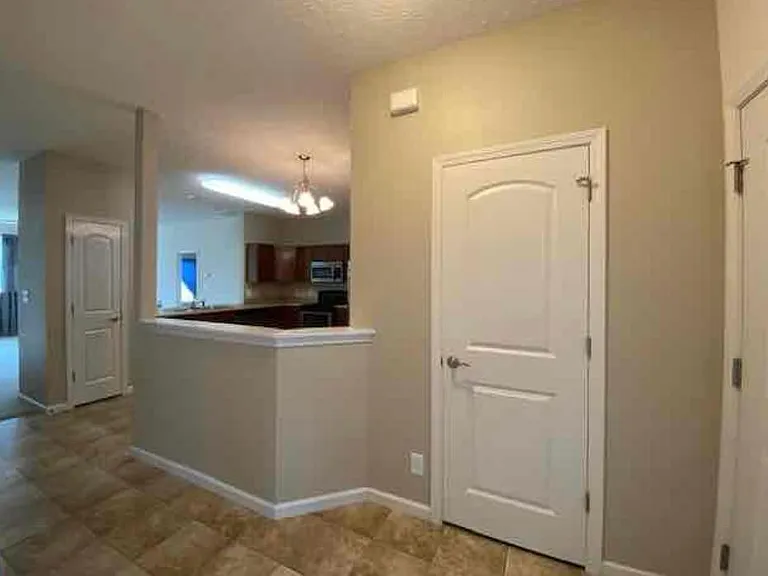 2433 Fleming Dr — Photo 10