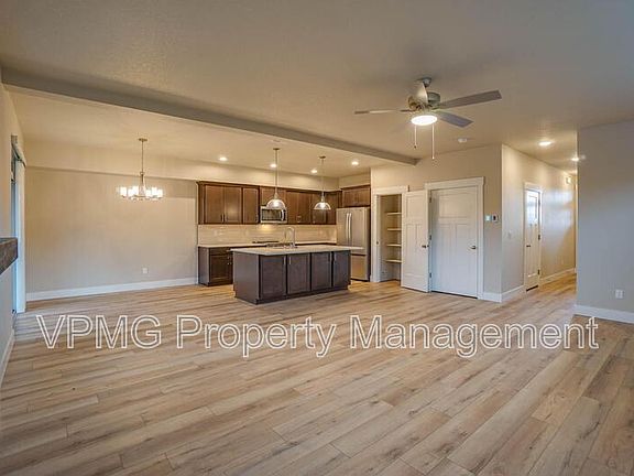 5th image of 313 E Caribou Ct