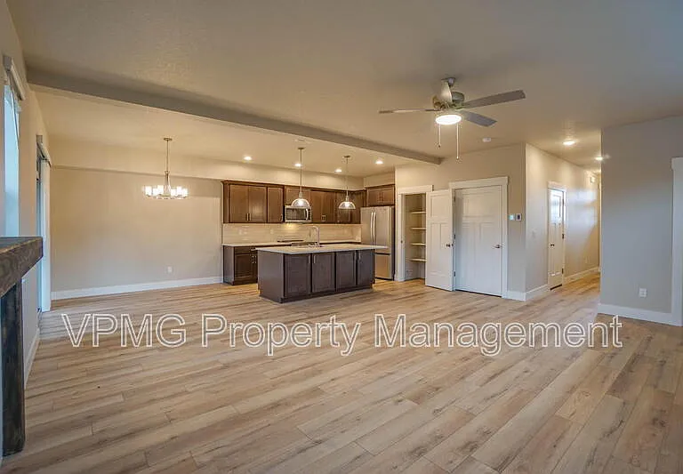 313 E Caribou Ct — Photo 5