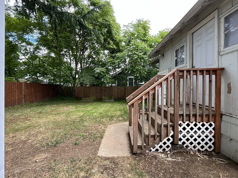 5619 NE 26th Ave — Photo 33