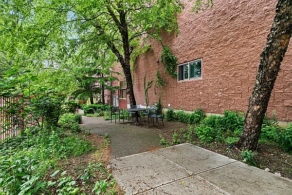 Rented by Compass | media 20