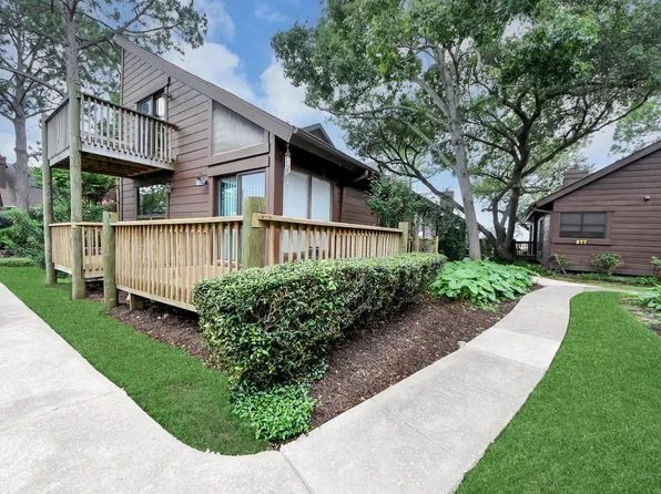 651 Davis Rd, League City, TX 77573