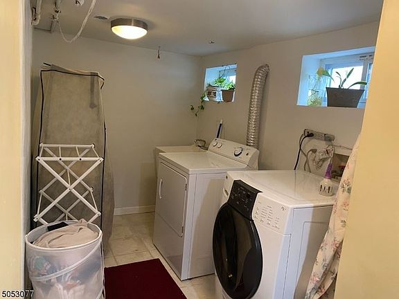 4th image of 68 Whittingham Pl Floor 2