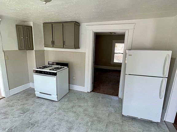 2nd image of 3482 W 49th St #2