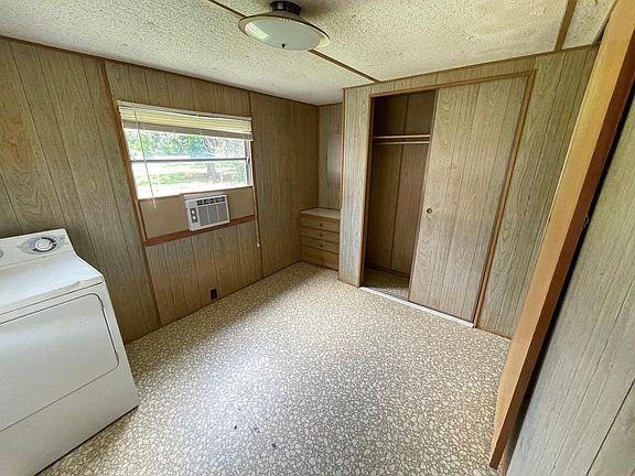 4th image of 104 N Oak St Trailer 5