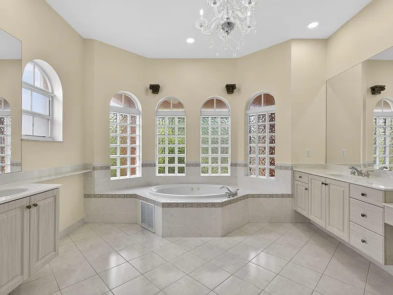 1724 Annandale Cir — Photo 44