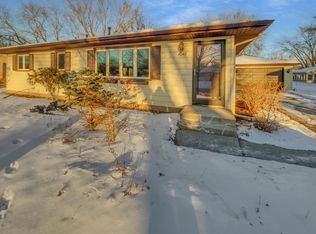 4248 Sandstone Dr, Eagan, MN 55122