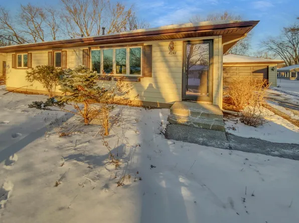 4248 Sandstone Dr, Eagan, MN 55122