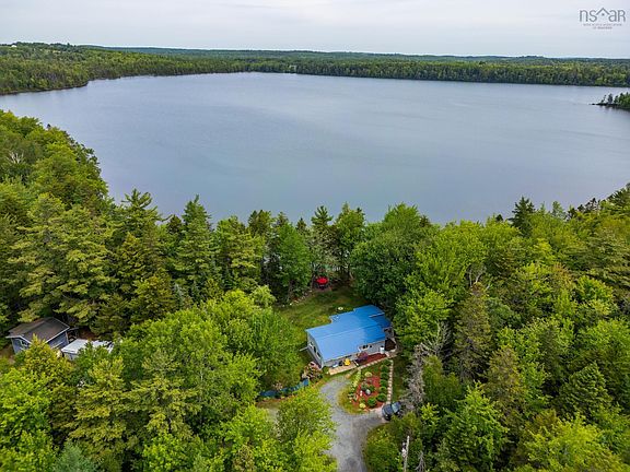 3rd image of 50 Andrew Lake Rd