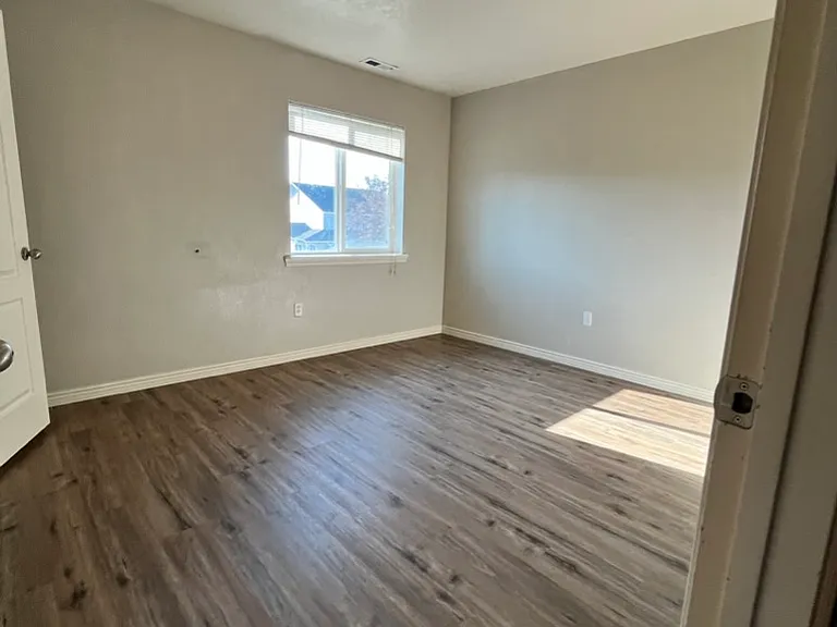 1183 N 14th St E — Photo 17