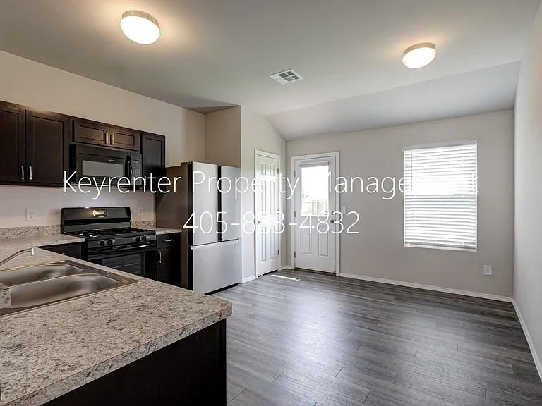 440 Fox Den Dr — Photo 14