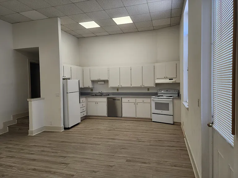 621 E St #D — Photo 1