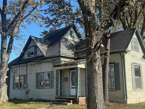 301 E Jefferson St, Clinton, MO 64735
