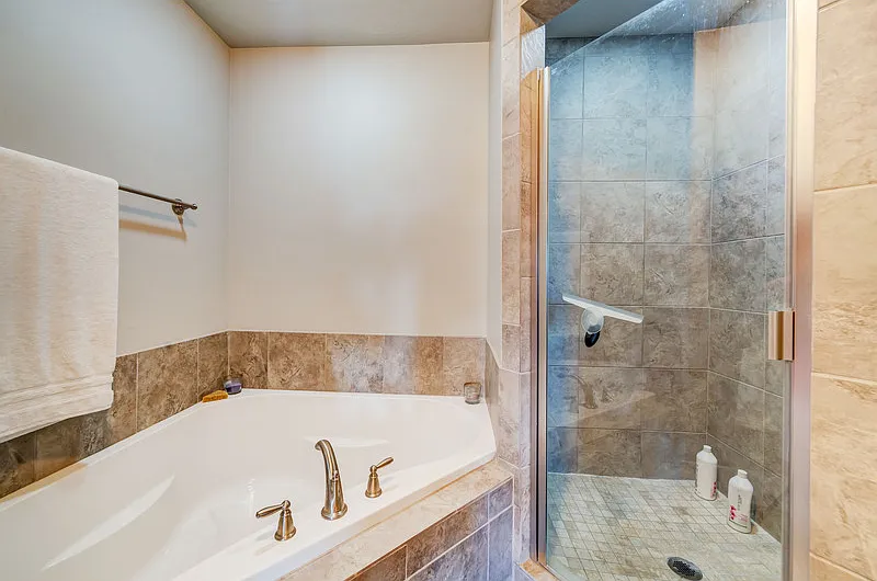 4 bed, 2.5 bath, 2350 sqft, $575 — Photo 4
