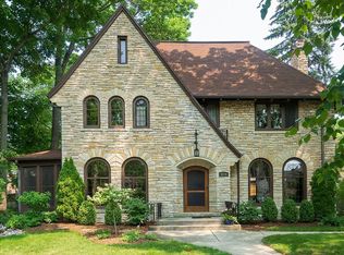 4820 N Oakland Ave, Whitefish Bay, WI 53217
