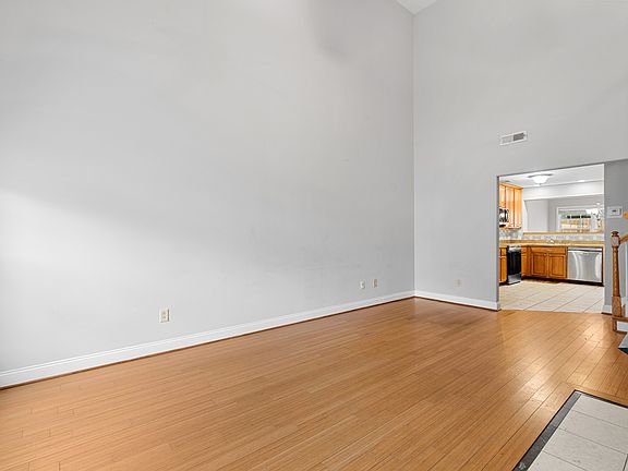 4th image of 141 Noel Cove Cir