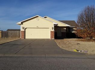 712 E Peach Ave, Haysville, KS 67060