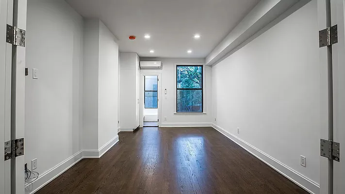 Rented by Compass | media 9